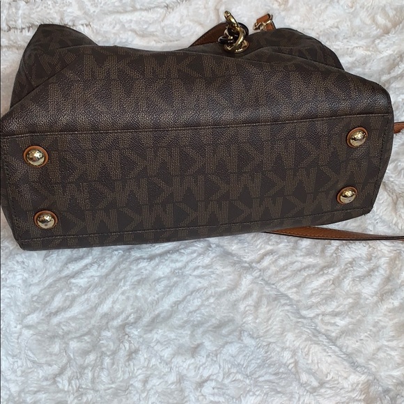 SOLD SOLD 🍀Michael Kors Cynthia satchel - Picture 3 of 6